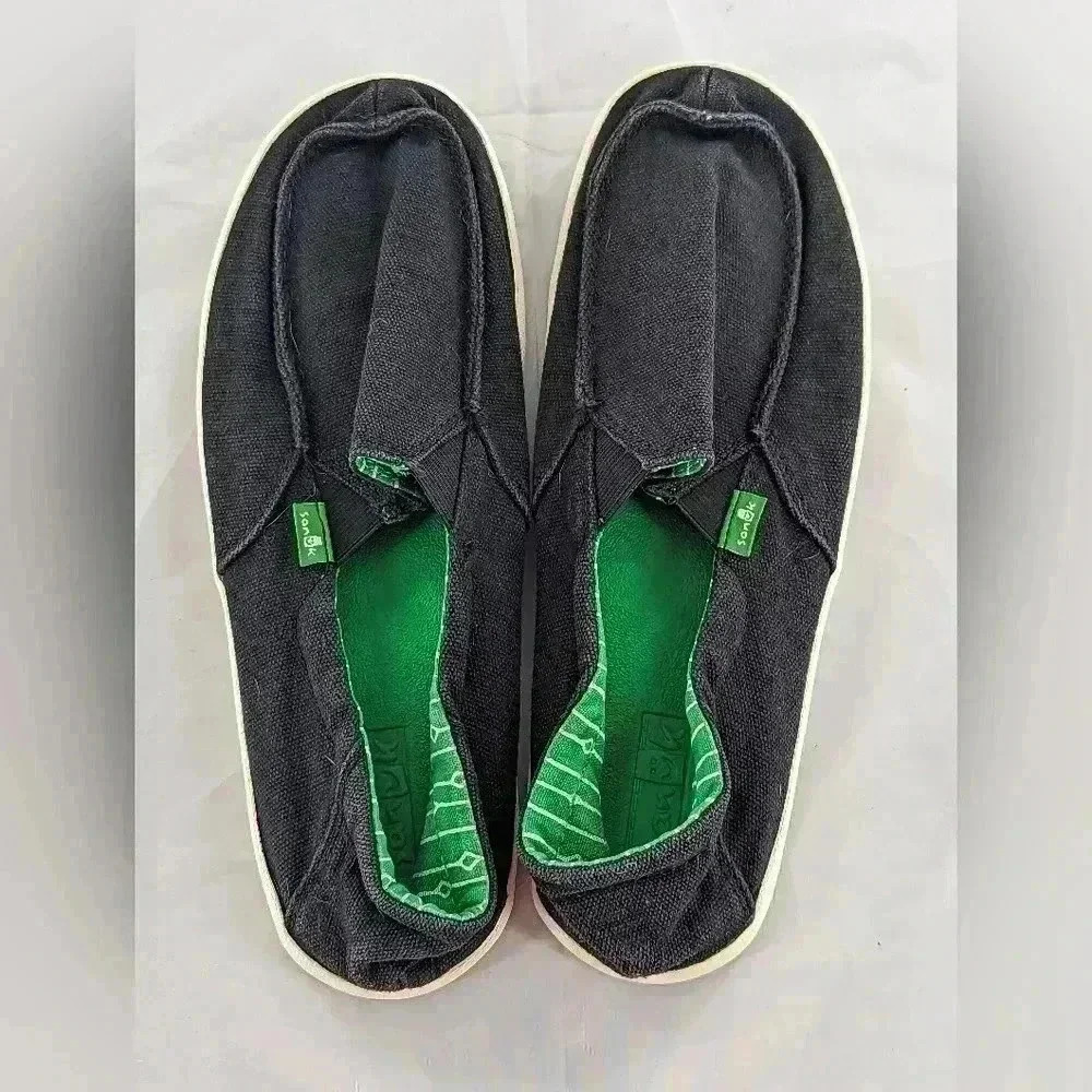Sanuk Black and Green Flats